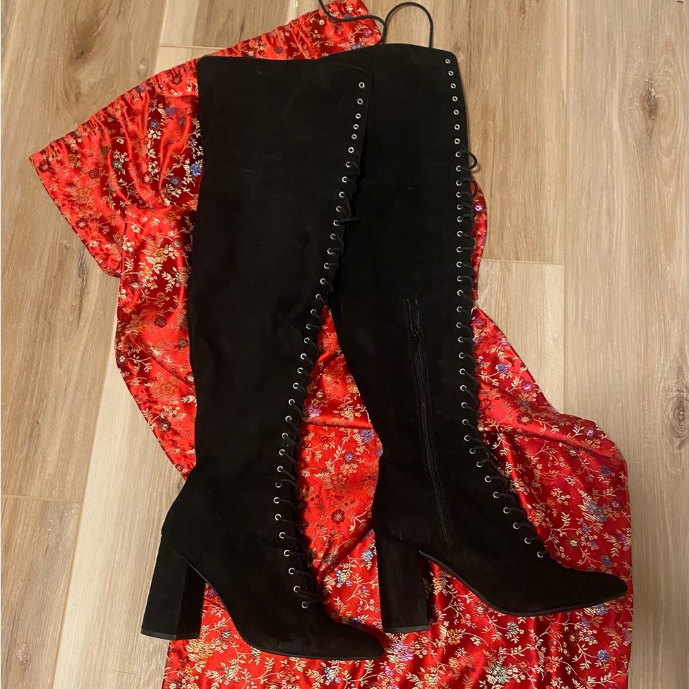 Sexy thigh high boots!